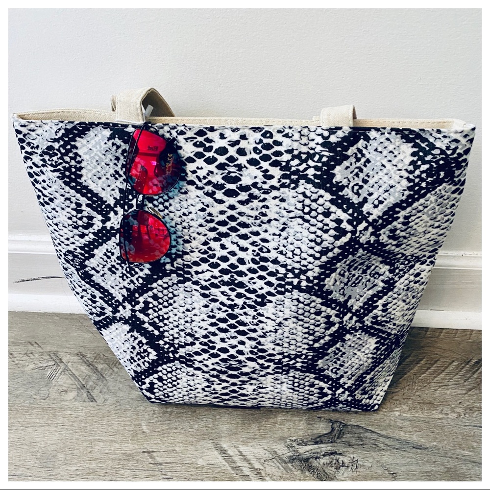 ✨LAST ONES✨CHIC PYTHON PRINT CANVAS TOTE BAG - Picture 2 of 7